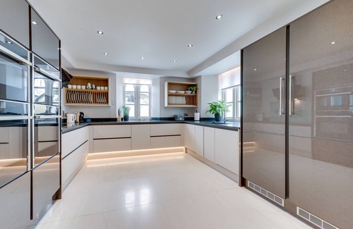 Tenby House | Ocean House - Five Bedroom House, Sleeps 14