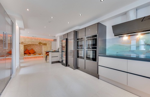 Tenby House | Ocean House - Five Bedroom House, Sleeps 14