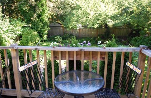 James Bay Apartment | Ocean Island Garden Suites