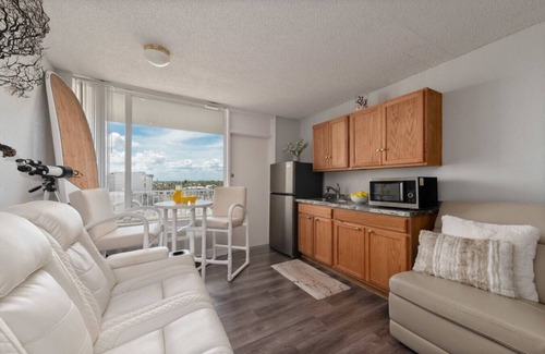Lenox Park Apartment | Ocean Jewels Club Retreat~Balcony~Gym~Pool~Beach