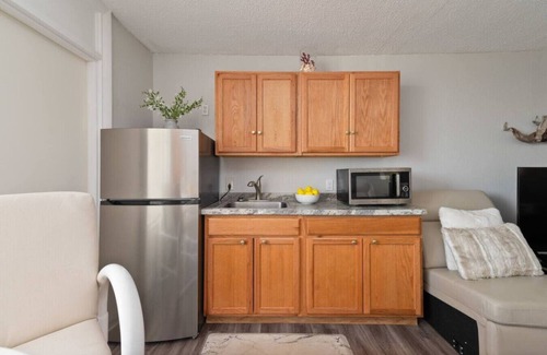 Lenox Park Apartment | Ocean Jewels Club Retreat~Balcony~Gym~Pool~Beach