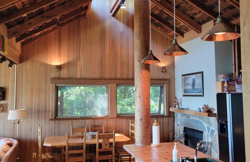 Bowen Island Cabin | Ocean & Mountain View Cabin