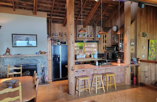 Bowen Island Cabin | Ocean & Mountain View Cabin