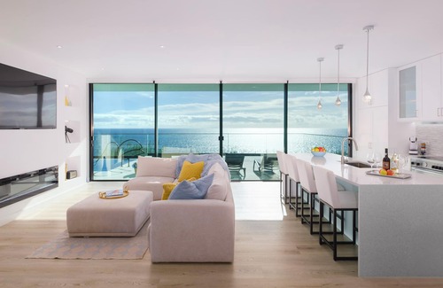 Ponta Garca House | Ocean Pearl - Deluxe Ocean View with Heated Pool