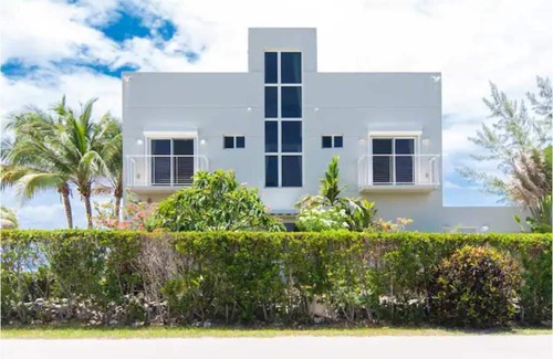 North Side House | Ocean's Edge: Beachfront Home with Rooftop Views