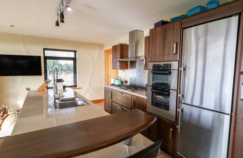 Maghery Cottage | OCEAN SAIL HOUSE, pet friendly in Dungloe, County Donegal