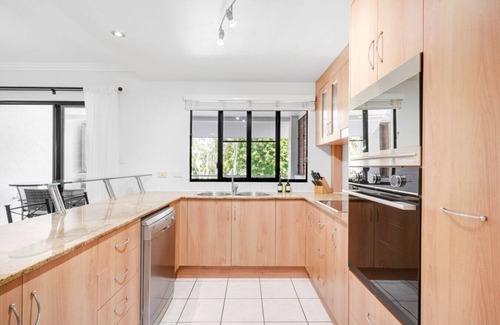 Yorkeys Knob Apartment | Ocean Spray- Beachfront Retreat with Ocean Views, Jacuzzi & Pool