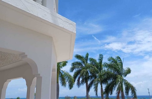 Greenwood Villa | Ocean View 2BR Palm Villa 1st Floor