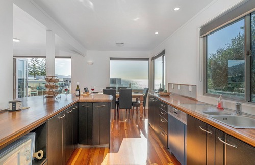 Tairua House | Ocean View Beach Beauty - Tairua Holiday Home