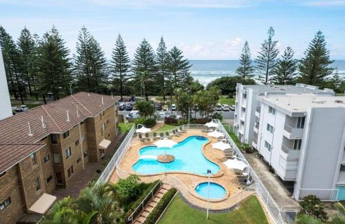 Burleigh Heads Apartment | Ocean View Coastal Haven in Burleigh Heads
