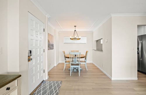 East Mesa Condo | Ocean-view condo in Santa Barbara steps to beach with pool & balcony