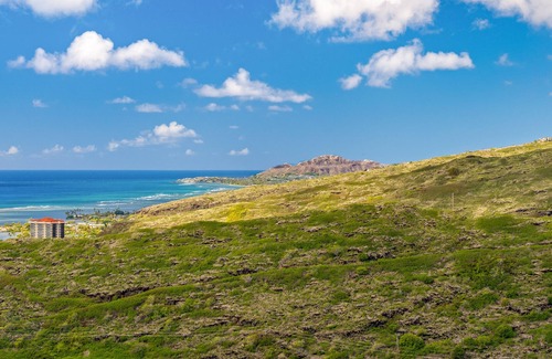 Hawaii Kai House | Ocean View Cottage if rented with Main House can sleep up to 11 guests