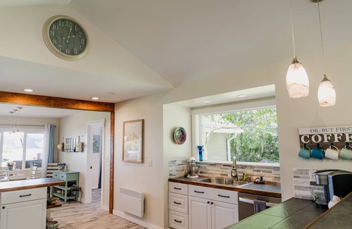 Eastsound House | Ocean View House, Outdoor TV, Firepit, Hot Tub, One Mile to Town!