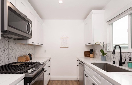 Gas Lamp Section House | OCEAN VIEW LUXURY Manhattan Beach Townhouse