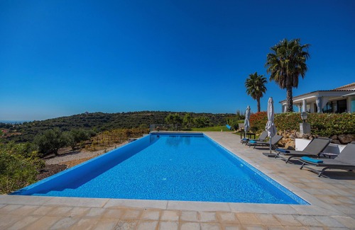 Quinta das Raposeiras Villa | Ocean View Luxury Villa with infinity pool, vineyard and subtropical garden