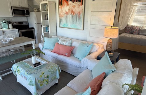 Spanish Wells Cottage | Ocean View, Sleeps 8, SUP, Beach Toys