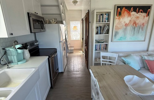 Spanish Wells Cottage | Ocean View, Sleeps 8, SUP, Beach Toys