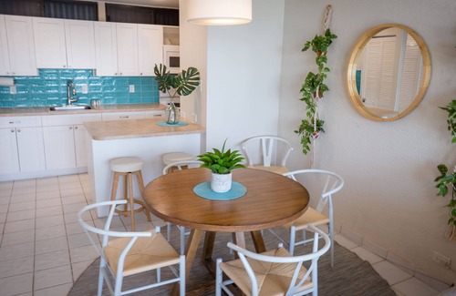 Bolongo Bay Condo | Ocean View, Spacious Condo next to Pool