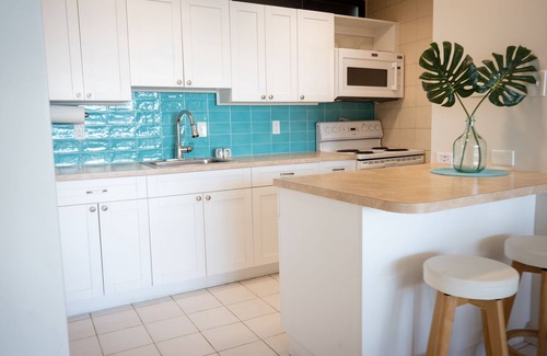 Bolongo Bay Condo | Ocean View, Spacious Condo next to Pool