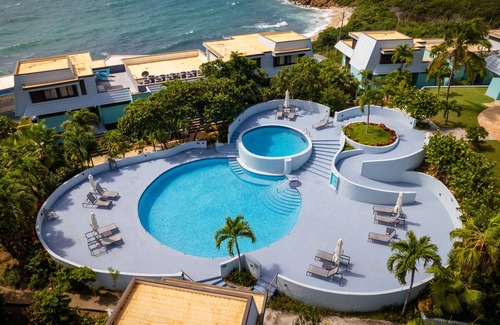 Bolongo Bay Condo | Ocean View, Spacious Condo next to Pool
