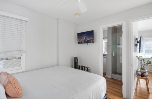 Huntington Beach Bed & Breakfast | OCEAN VIEW|Steps to the Beach, Main St. & Pac City