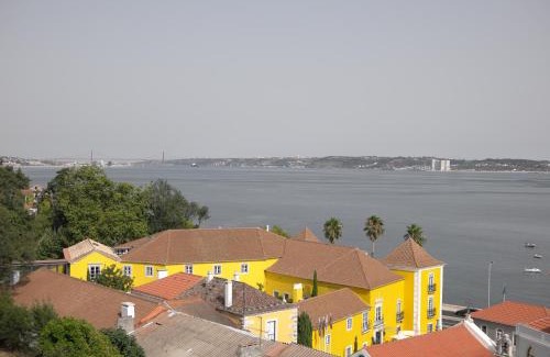Paco De Arcos Apartment | Ocean View Suite