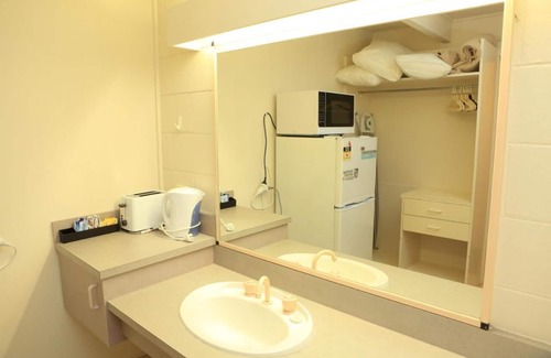 Kalimna Hotel | Ocean Views Motel Lakes Entrance