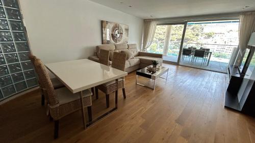 Gibraltar Apartment | Ocean Village Luxury 2 Bed 2 Bath Apartment - amazing views - pools and jacuzzis