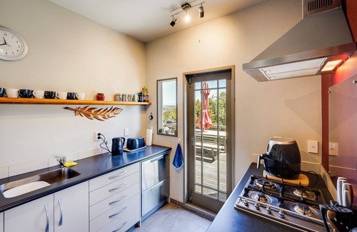Ahuriri House | Ocean Vista - Napier Holiday Home