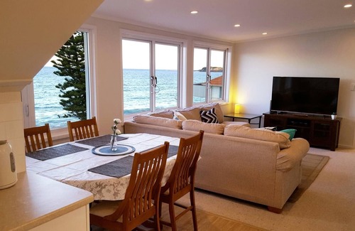 Narrabeen Apartment | Ocean Vista - The Coachhouse