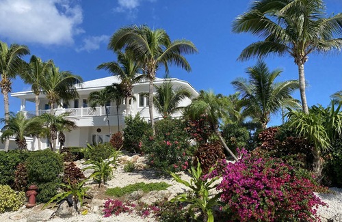 Rokers Point House | Oceanfront Home in Exuma w optional guest housennn