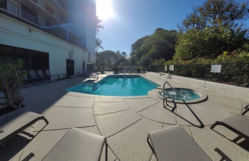 Makaha Condo | Oceanfront 1-BR Condo in Waianae w/Sunset Views
