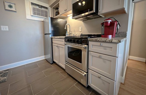 South End House | Oceanfront 1br studio apartment w/ocean views and direct beach access.