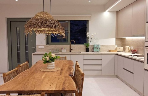 Haraki Apartment | Oceanfront apartment in welcoming Haraki