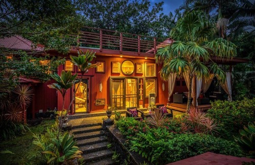 Kehena Beach Estates House | Oceanfront Bali House next to Kehena Black Sand Beach w/Hot tub