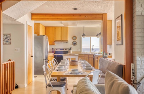 Lincoln City House | Oceanfront Beauty By Beach Access Brings Privacy, Relaxation and Hot Tub!