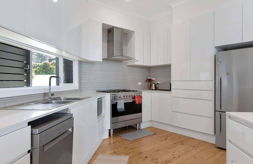 Lilli Pilli House | Oceanfront Beauty | Waterfront @ Lilli Pilli, Pet-Friendly | Wifi & Walk to Cafe