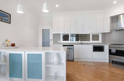 Lilli Pilli House | Oceanfront Beauty | Waterfront @ Lilli Pilli, Pet-Friendly | Wifi & Walk to Cafe