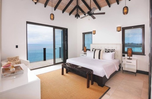 Fryes Beach House | Oceanfront Bliss Villa with Indoor & Outdoor Dining Area & Stunning Sunset Views