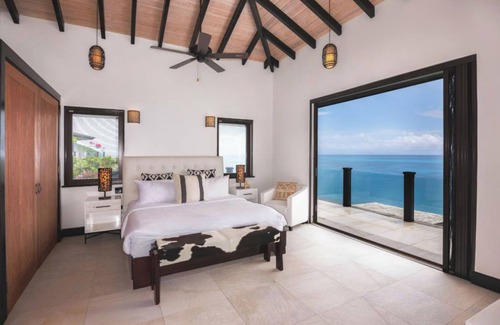 Fryes Beach House | Oceanfront Bliss Villa with Indoor & Outdoor Dining Area & Stunning Sunset Views