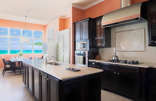 Downtown Nassau House | Oceanfront Bungalow Cable Beach House Bahamas - 4 Bedroomn