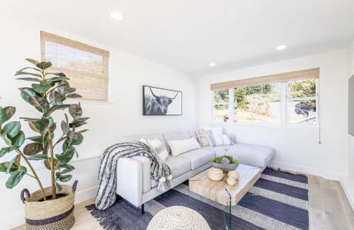 Moss Beach House | Oceanfront Coastal Home with Breathtaking Views Hiking Beaches & More