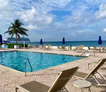 Seven Mile Beach Apartment | Oceanfront Condo on Seven Mile Beach