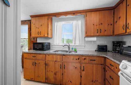 East Sandwich Cottage | Oceanfront cottage in Cape Shore Village, a private Association on Cape Cod Bay