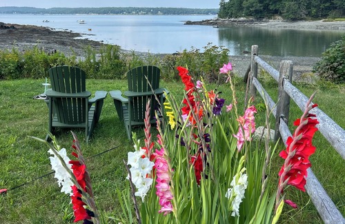 Salsbury Cove Cottage | Oceanfront Cottage at Acadia National Park, Bar Harbor/Little Puffin Cottage