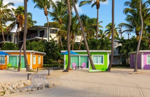Islamorada Cottage | Oceanfront Cottage in Islamorada! Swimming Pool, Pets Allowed, Free Parking!