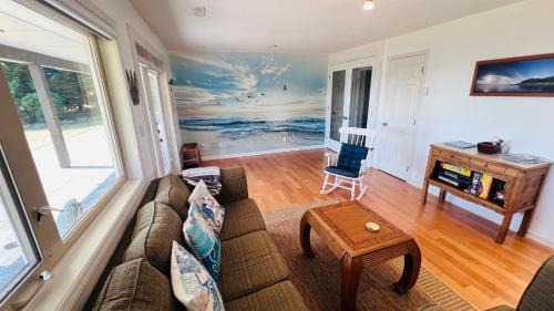 Halfmoon Bay Apartment | Oceanfront Garden Suite - Stunning Views & Wildlife