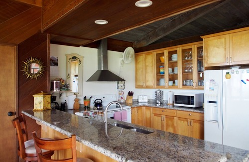Waimanalo House | Oceanfront Gem! Steps to Award-Winning Waimanalo Beach – Private Home + Cottage