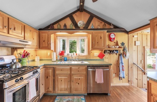 Steuben House | Oceanfront Island Cottage Close To Acadia