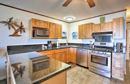 Ualapue Condo | Oceanfront, king bed, queen murphy bed, beach/pickleball supplies & car option